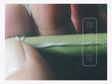 Then pull tight the other thread end you left at the beginning.