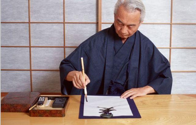 Japanese calligraphers still maintain the suspended elbow writing habit today.