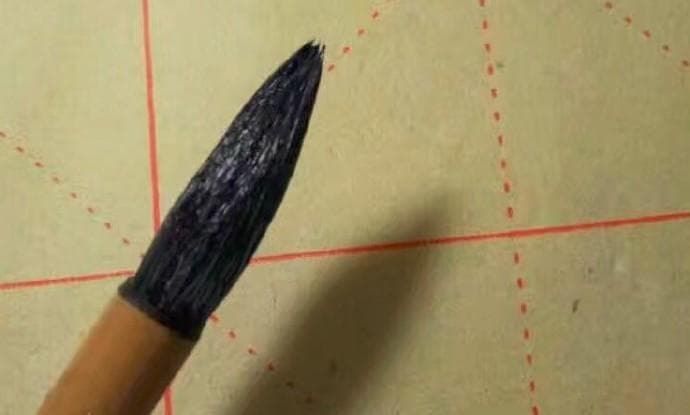  Ink that's too thick may cause brush splitting easily